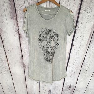 Maurice’s small skull grey tshirt